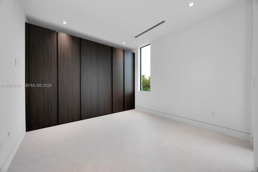 Spacious, unfurnished interior of a new home in , Miami (Image 57).