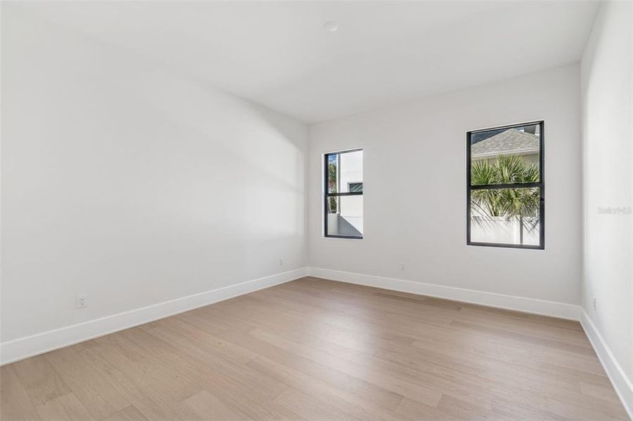 Spacious, unfurnished interior of a new home in , Tampa (Image 58).