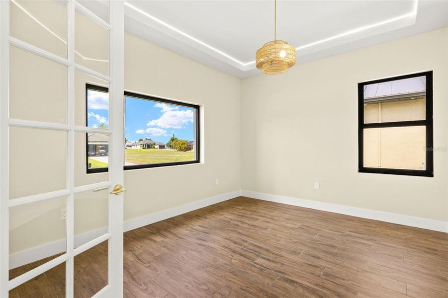 Spacious, unfurnished interior of a new home in , Cape Coral (Image 23).
