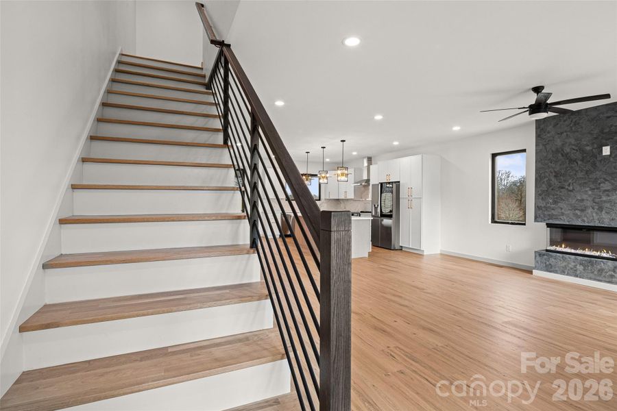 Spacious, unfurnished interior of a new home in , Asheville (Image 26).