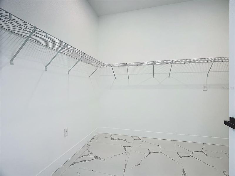 Spacious, unfurnished interior of a new home in , Plant City (Image 34).