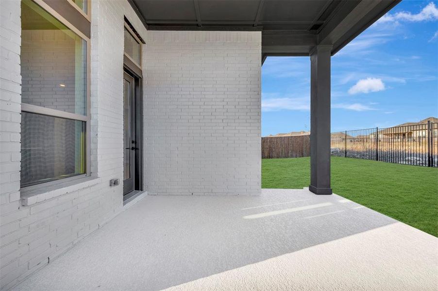Exterior details and patio area of a home in Tavolo Park Cottages, Fort Worth (Image 2).