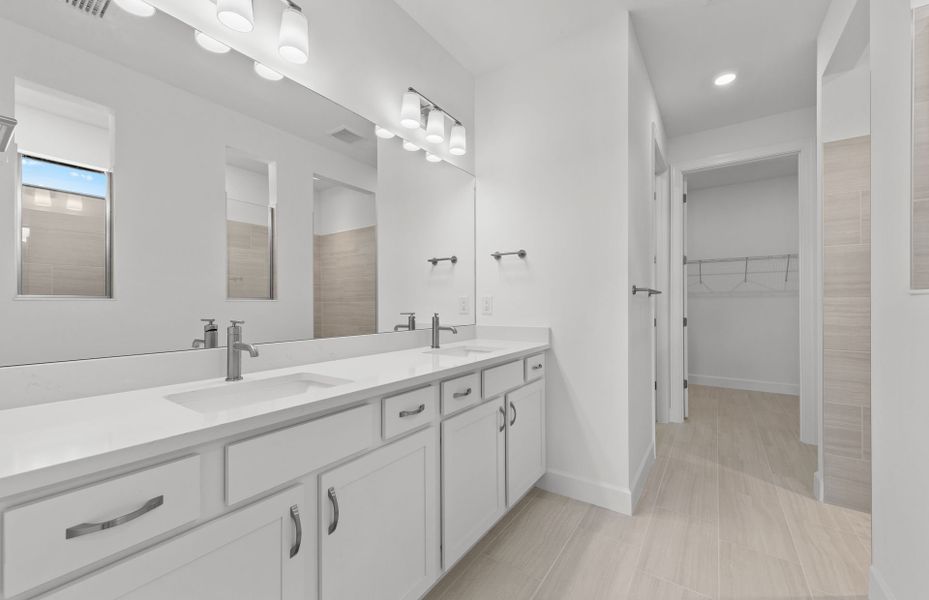 Furnished interior view inside a new home in Terreno, Naples (Image 8).