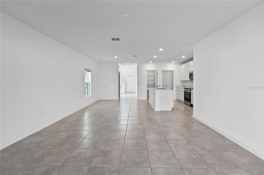 Spacious, unfurnished interior of a new home in Storey Creek: Manor Collection, Kissimmee (Image 23).