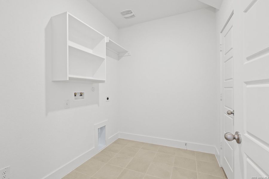 Spacious, unfurnished interior of a new home in Megan's Landing, Castroville (Image 23).