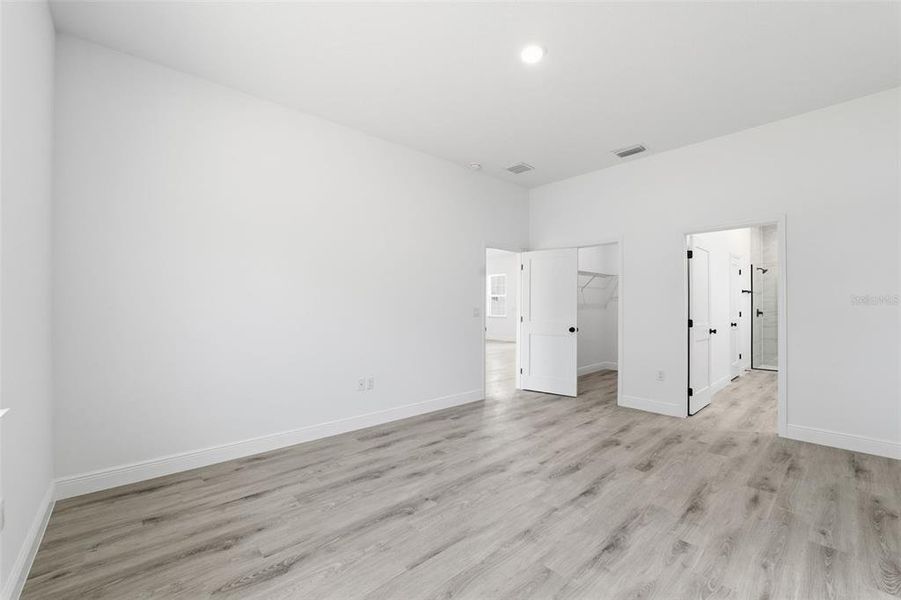 Spacious, unfurnished interior of a new home in , Ocala (Image 26).