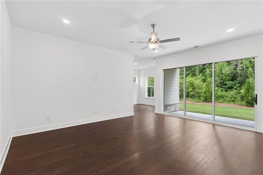 Spacious, unfurnished interior of a new home in Settingdown Farms, Cumming (Image 15).