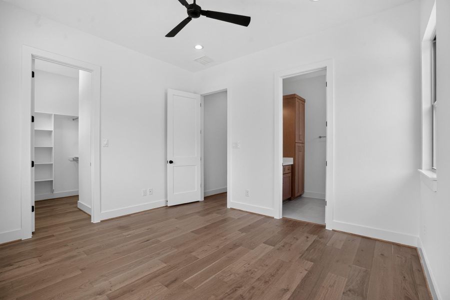 Spacious, unfurnished interior of a new home in , Houston (Image 19).