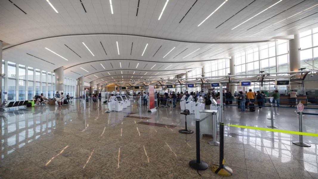 Image 14 of a home in Pointe Park.