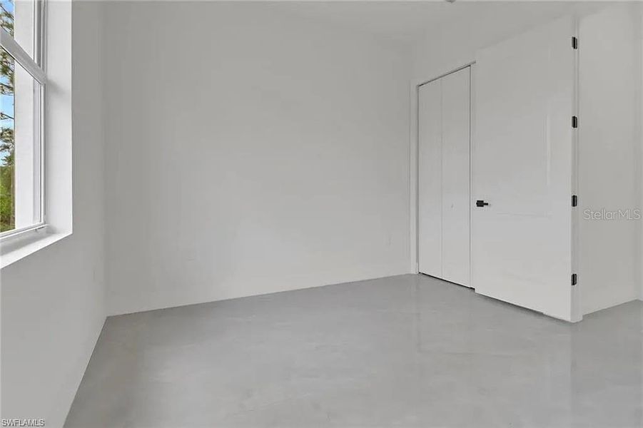 Spacious, unfurnished interior of a new home in , Lehigh Acres (Image 13).