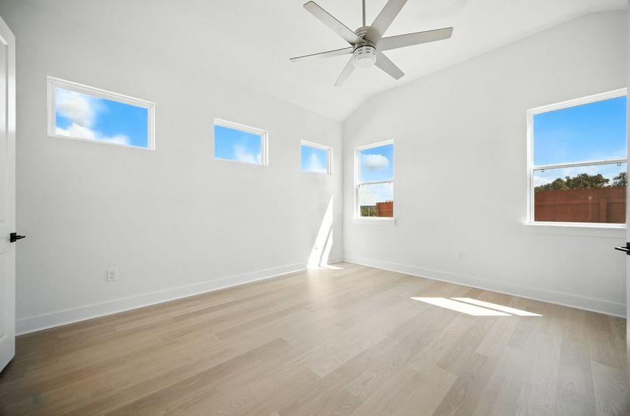Spacious, unfurnished interior of a new home in Foxfield, Austin (Image 10).