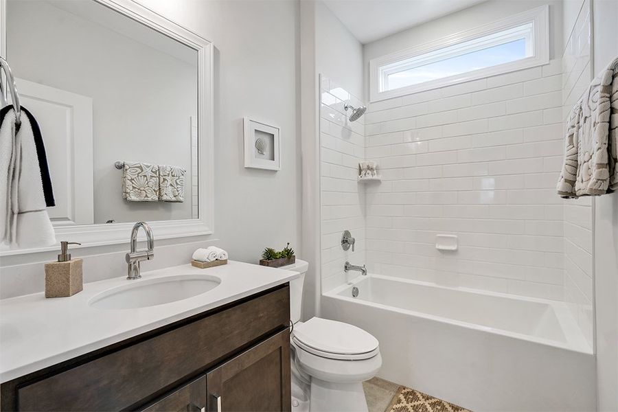 Charleston Harbor, Guest Bathroom