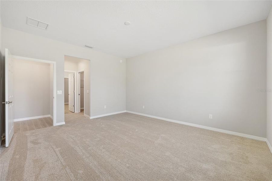Spacious, unfurnished interior of a new home in Evergreen Estates, Ocala (Image 44).