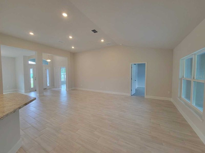 Spacious, unfurnished interior of a new home in Ocala Waterway / Kingsland Country Estates, Ocala (Image 10).