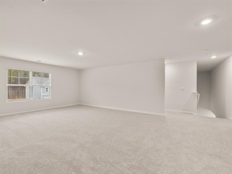 Spacious, unfurnished interior of a new home in Northwoods at Mirror Lake, Villa Rica (Image 35).