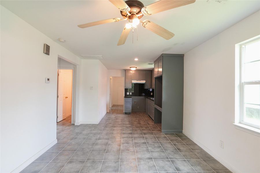 Spacious, unfurnished interior of a new home in , Houston (Image 4).