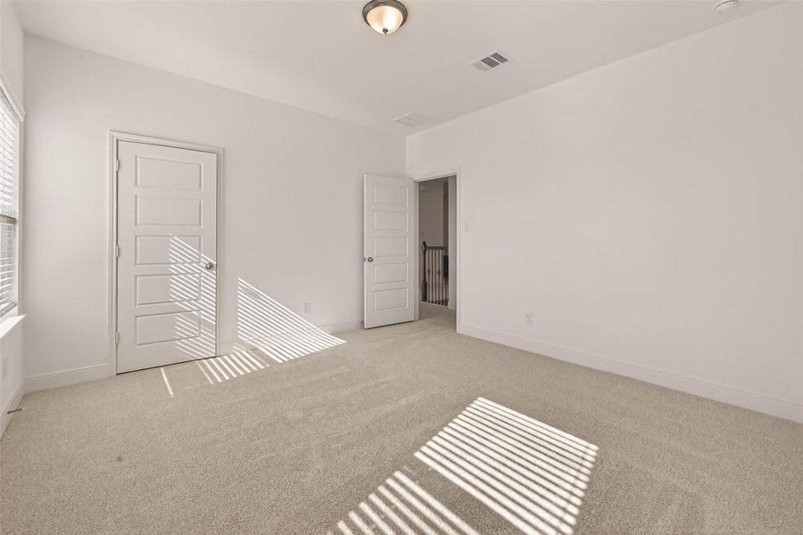 Spacious, unfurnished interior of a new home in Lago Mar, Texas City (Image 22).