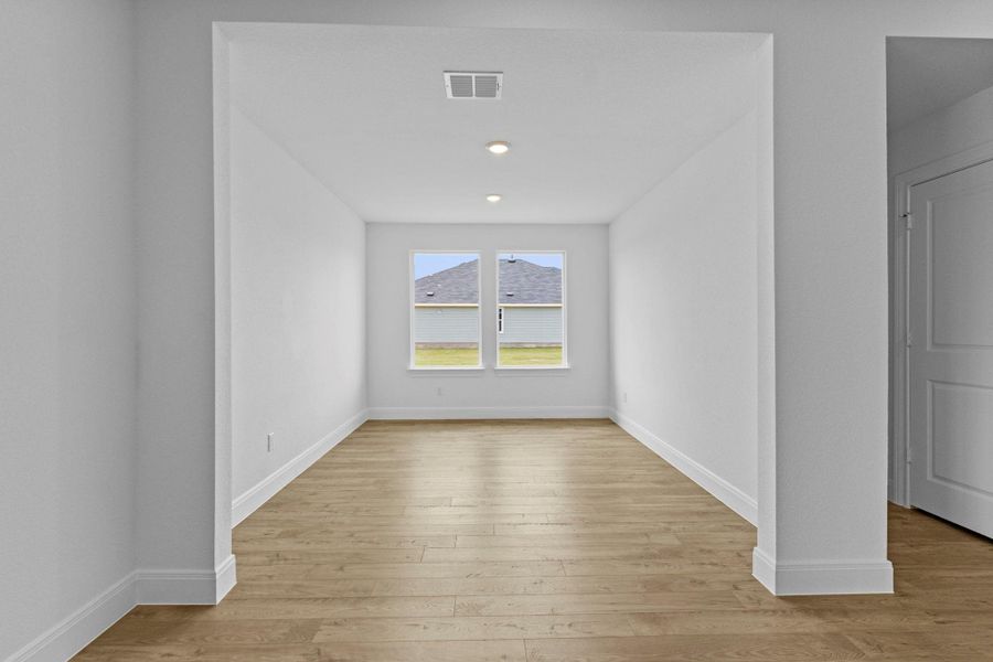 Spacious, unfurnished interior of a new home in Railhead, Cedar Creek (Image 23).