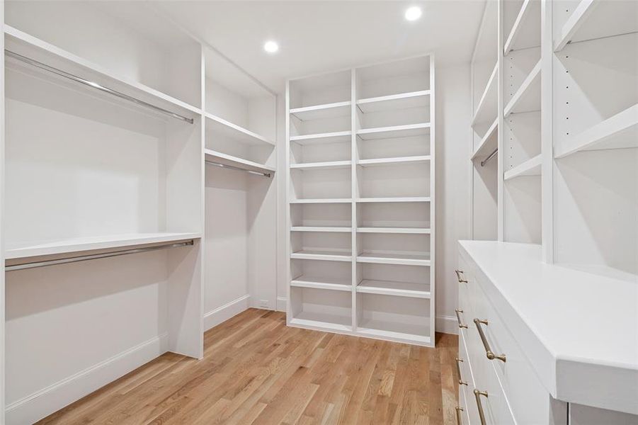 Spacious, unfurnished interior of a new home in , Richardson (Image 22).