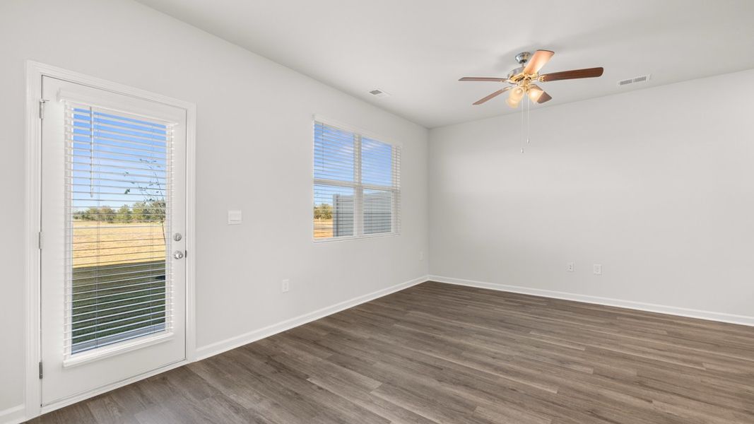 Spacious, unfurnished interior of a new home in Weatherstone, Grovetown (Image 16).