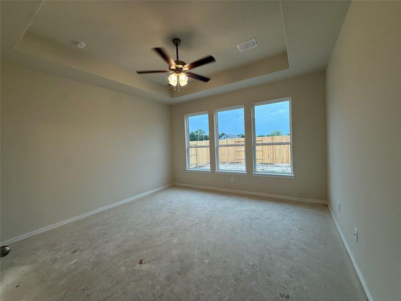 Spacious, unfurnished interior of a new home in Ellis Cove, Seabrook (Image 24).