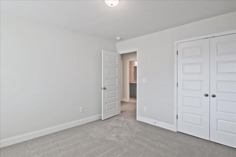Spacious, unfurnished interior of a new home in Somerset at Riverbrook, Gainesville (Image 32).