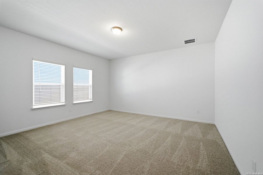 Spacious, unfurnished interior of a new home in Laurel Vistas, San Antonio (Image 23).