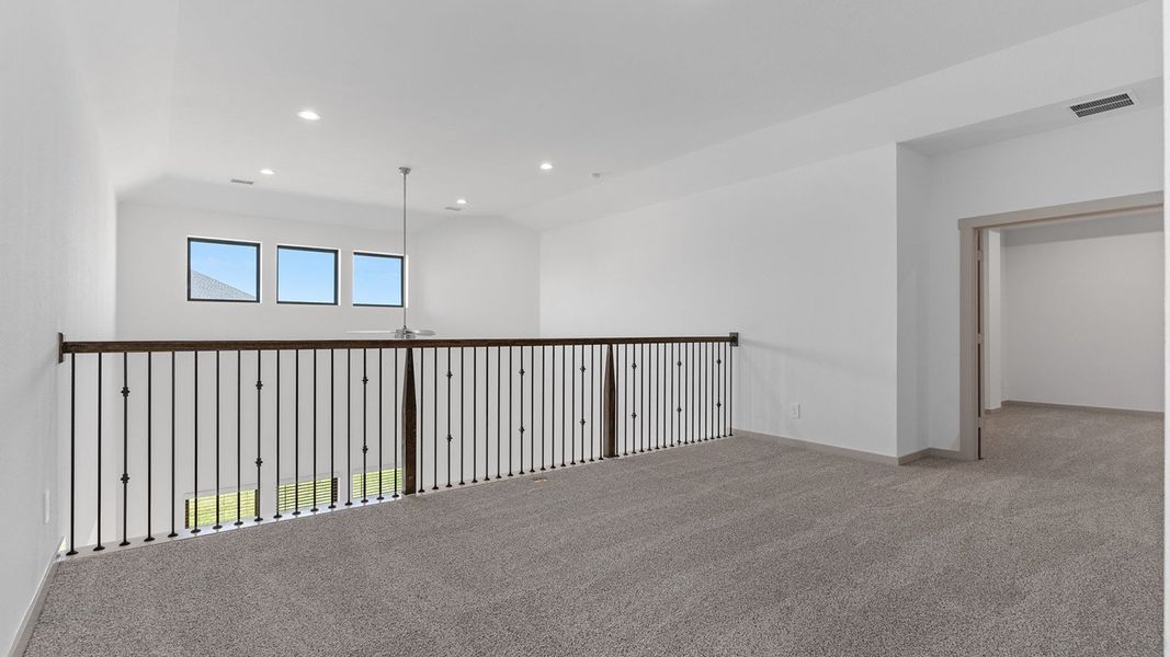 Representative unfurnished interior of a home built from the Plan by D.R. Horton in Davis Harbor, League City (Image 17).