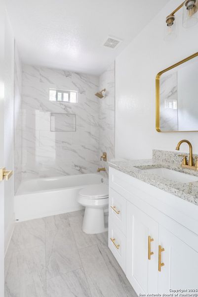 Furnished interior view inside a new home in , Spring Branch (Image 9).