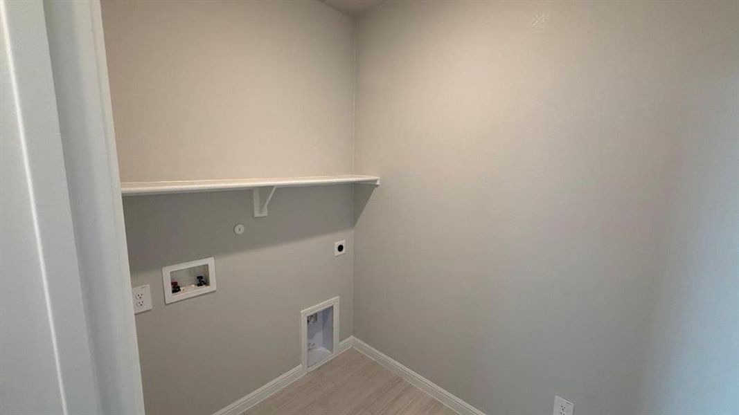 Spacious, unfurnished interior of a new home in Saratoga, Granbury (Image 18). Spacious, unfurnished interior of a new home in Saratoga, Granbury (Image 18).