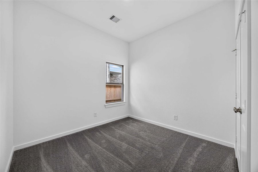 Spacious, unfurnished interior of a new home in La Segarra 40', Brookshire (Image 24).