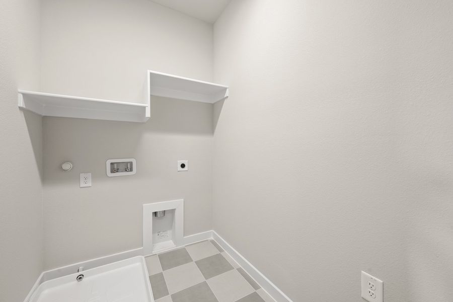 Spacious, unfurnished interior of a new home in Wildridge, Oak Point (Image 25).