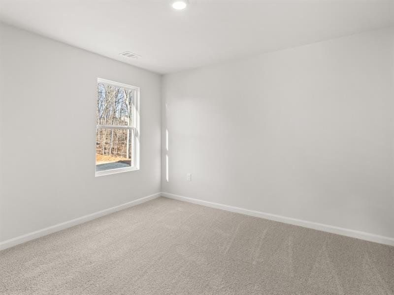 Spacious, unfurnished interior of a new home in Falcon Landing, Gainesville (Image 25).