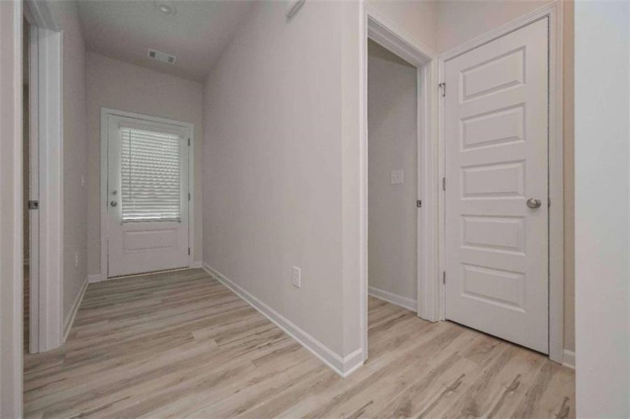 Spacious, unfurnished interior of a new home in Deer Creek, Temple (Image 12).