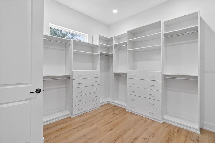 Spacious, unfurnished interior of a new home in , Lakeland (Image 24).