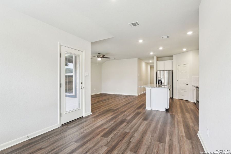 Spacious, unfurnished interior of a new home in Sagebrooke - Premier Series, San Antonio (Image 14).