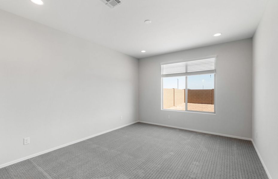 Spacious, unfurnished interior of a new home in Sun City Anthem at Merrill Ranch, Florence (Image 15).
