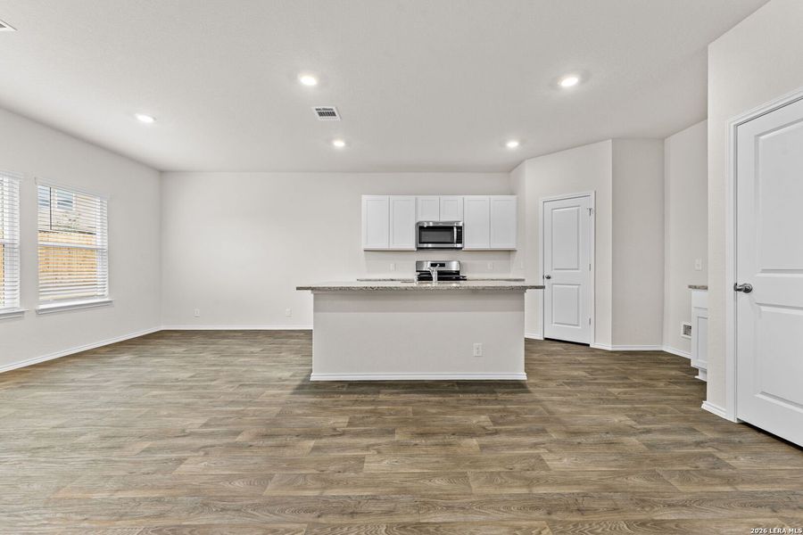 Spacious, unfurnished interior of a new home in Redbird Ranch, San Antonio (Image 12).