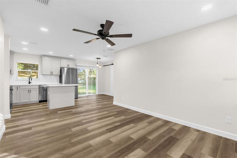 Spacious, unfurnished interior of a new home in , Orlando (Image 10).