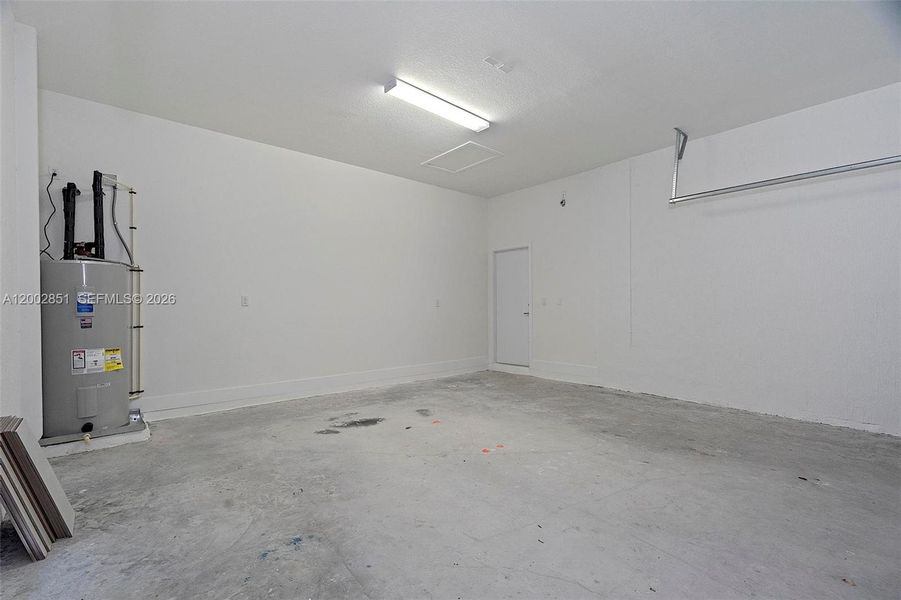 Spacious, unfurnished interior of a new home in , Cutler Bay (Image 41).