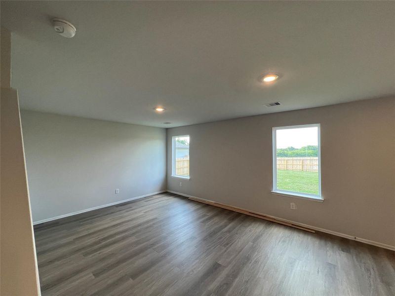 Spacious, unfurnished interior of a new home in Wilkins Valley, Brenham (Image 6).