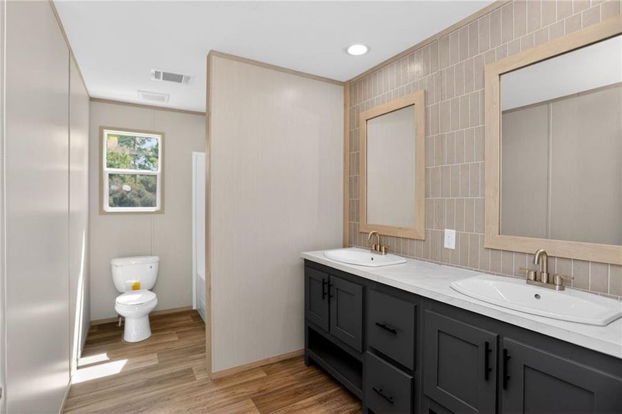 Furnished interior view inside a new home in , Jasper (Image 7).