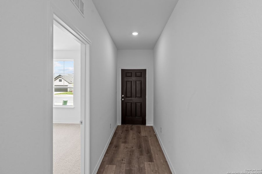 Spacious, unfurnished interior of a new home in Horizon Ridge, San Antonio (Image 17).