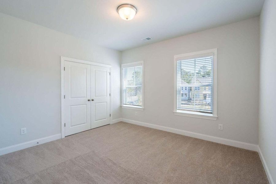 Spacious, unfurnished interior of a new home in Sweetgrass Station, Summerville (Image 17).