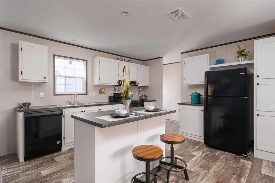 Mfr. Image - No Furn. Mfr. Image - No Furn.