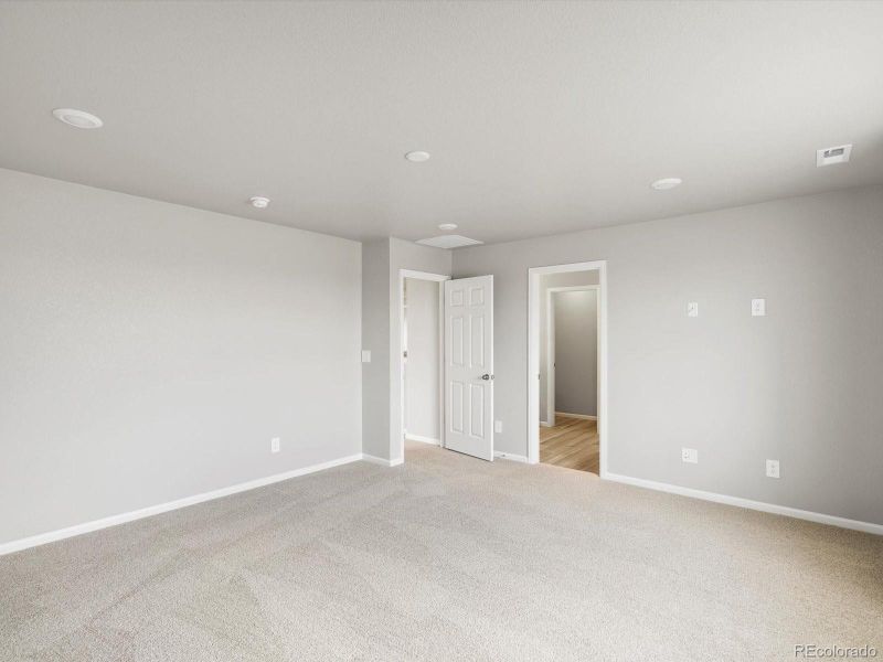 Spacious, unfurnished interior of a new home in Buffalo Highlands: The Canyon Collection, Commerce City (Image 19).