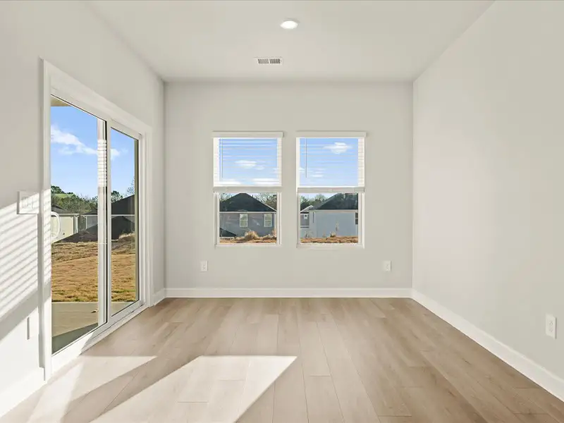 Spacious, unfurnished interior of a new home in Shiloh Valley, Piedmont (Image 13).