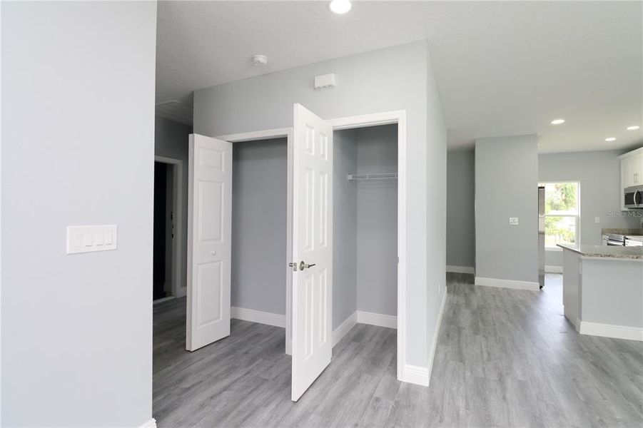 Spacious, unfurnished interior of a new home in , Tampa (Image 15).