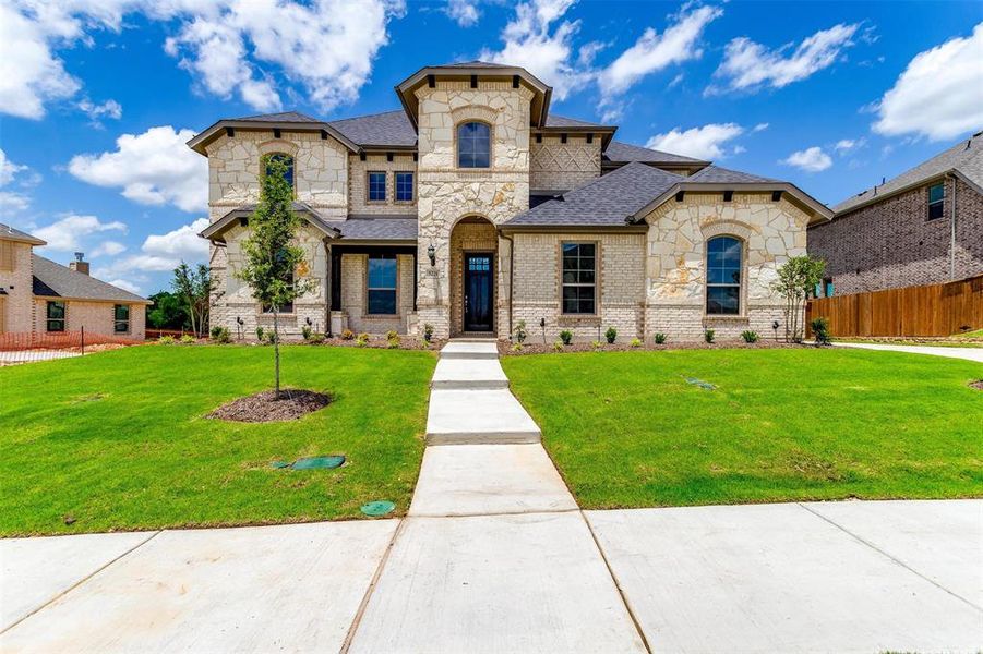 View of front of home featuring a front lawn