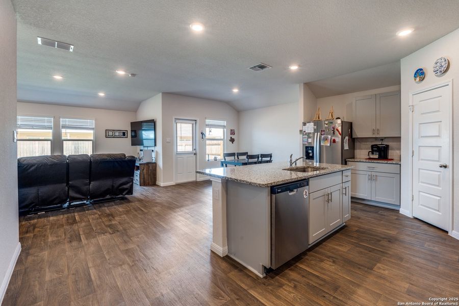 Furnished interior view inside a new home in Heather Glen, New Braunfels (Image 3).